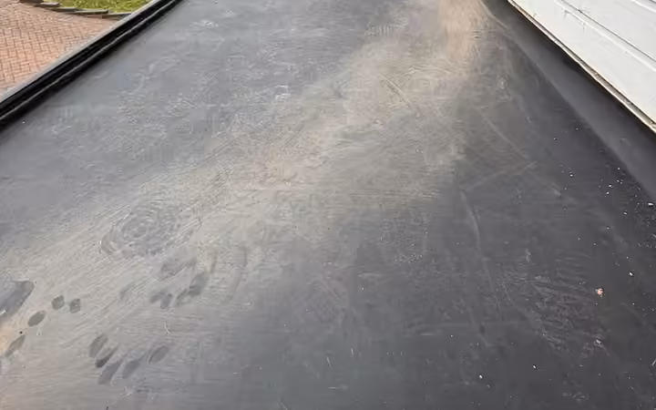 Finished EPDM rubber flat roof with neat edge trims